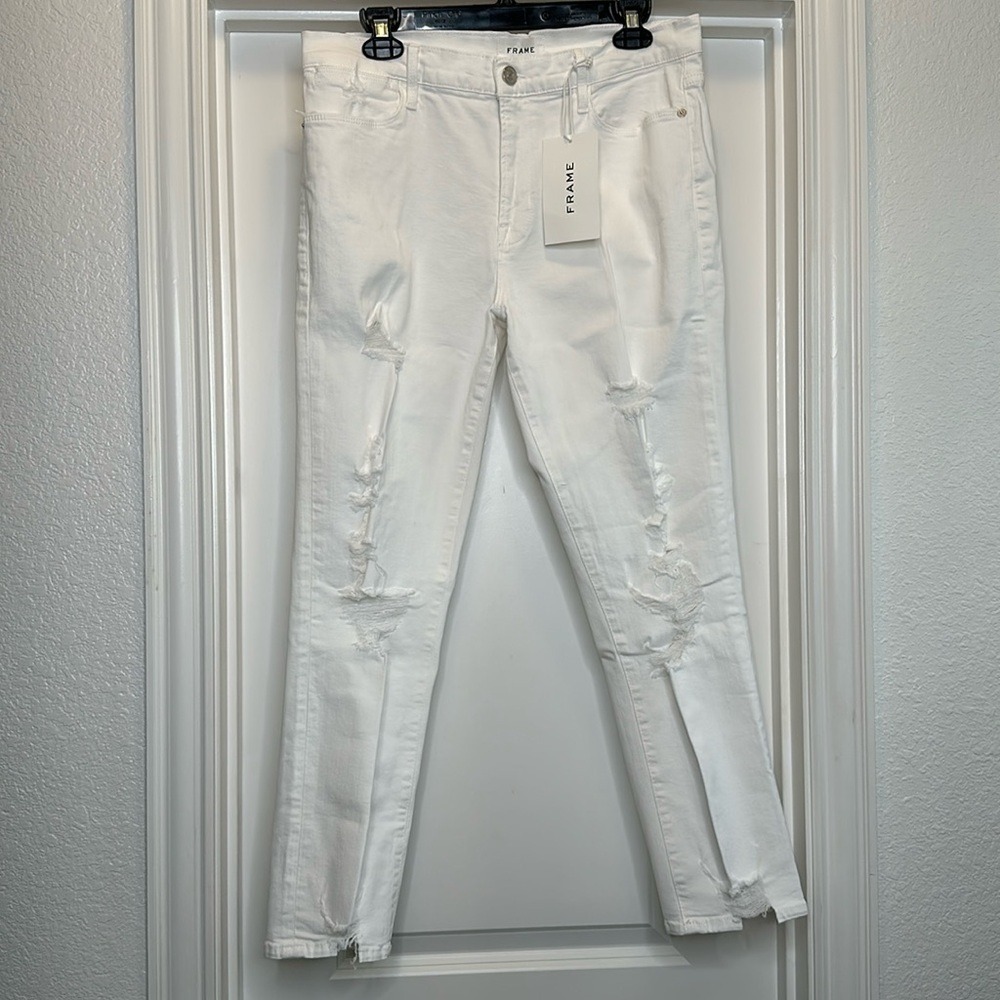 Frame Le high‎ Straight distressed denim in white size 32 New with Tags!